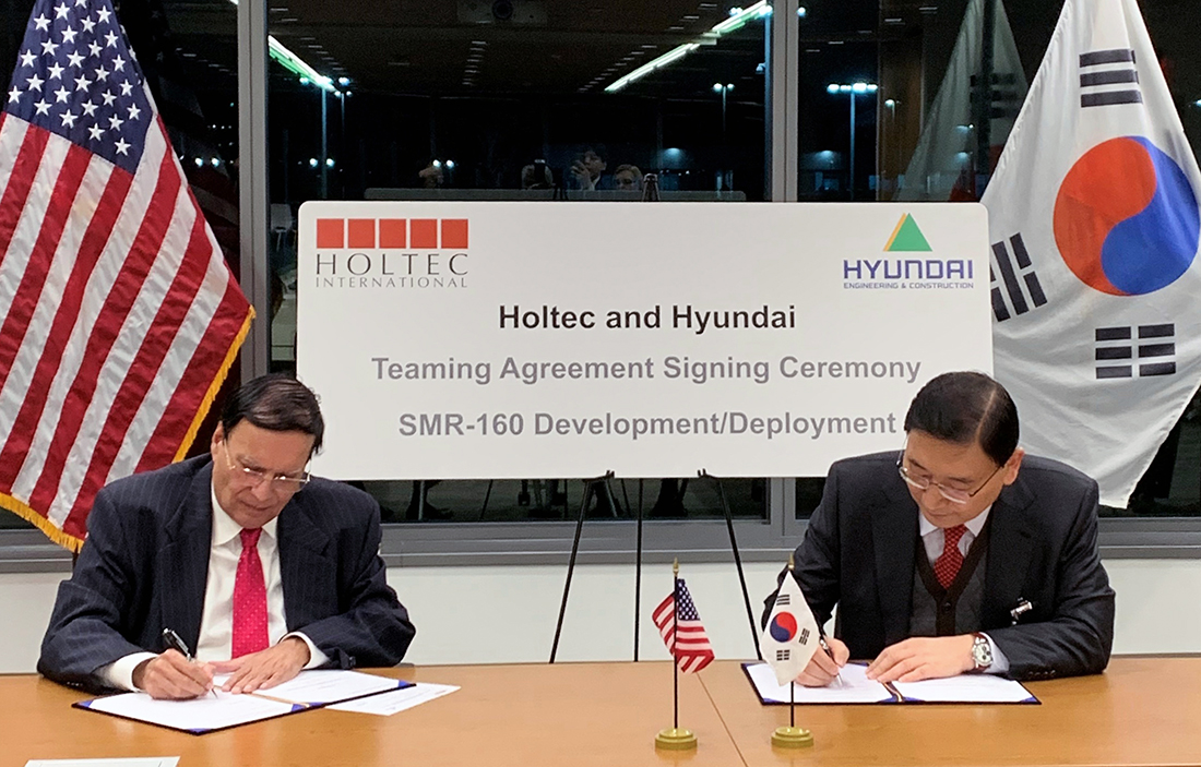 Photograph of signing ceremony of the Teaming Agreement for joint development and joint deployment of small module reactor. Dr. Kris Singh CEO of Holtec and Hyundai E&C President Yoon Young-joon (right side) are signing the Teaming Agreement.